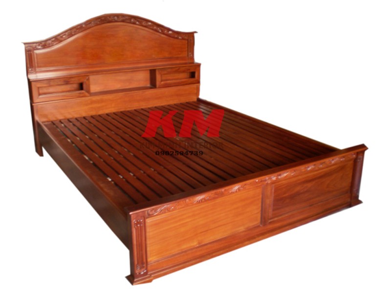Với kích thước lớn và thiết kế độc đáo, giường ngủ này sẽ là không gian nghỉ ngơi lý tưởng cho bạn. Chất liệu gỗ Căm Xe chắc chắn và khả năng chống mối mọt tốt sẽ đảm bảo sức khỏe của bạn.